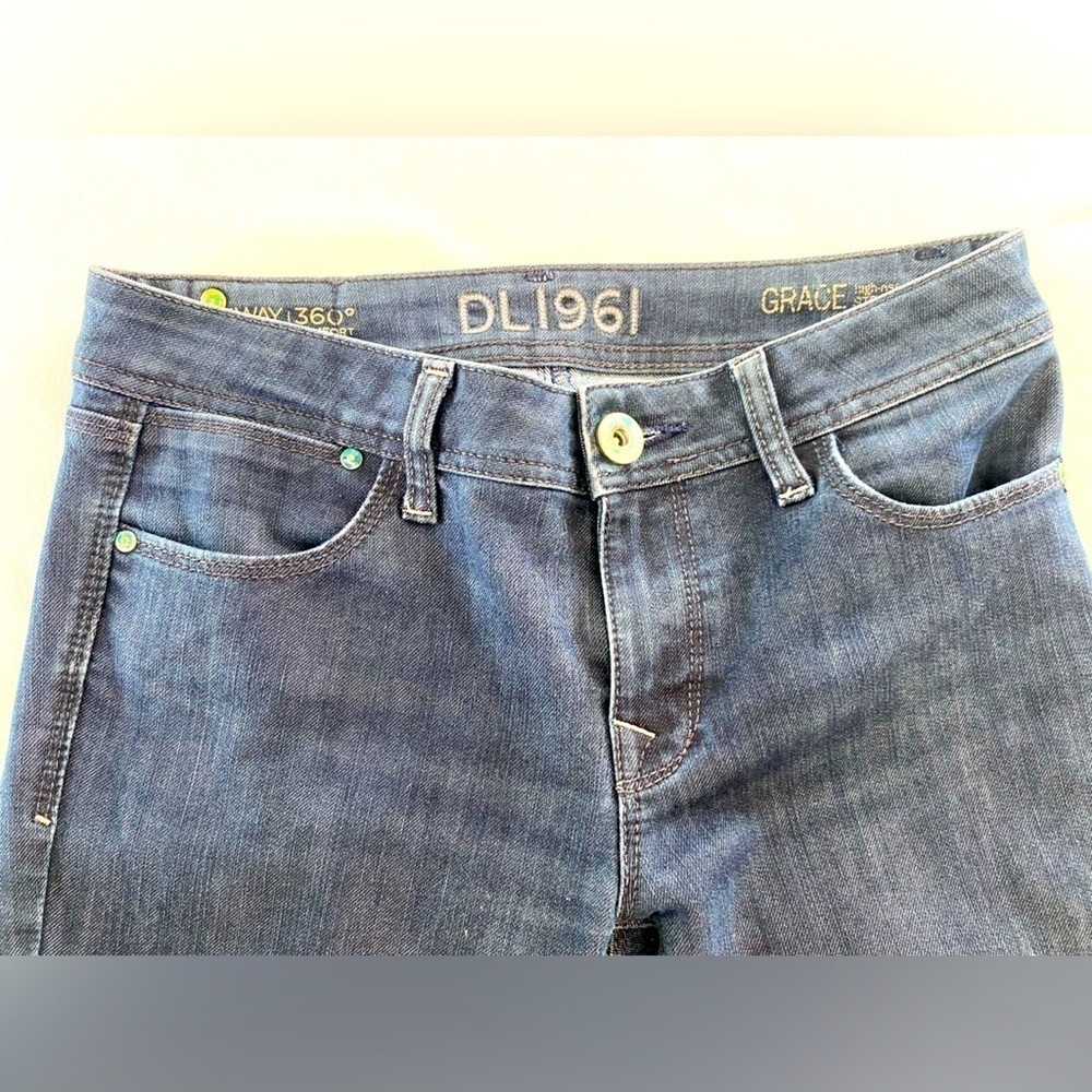 DL 1961 Grace is a high-rise Jeans. Size 4 / 26 waist. Premium Denim.